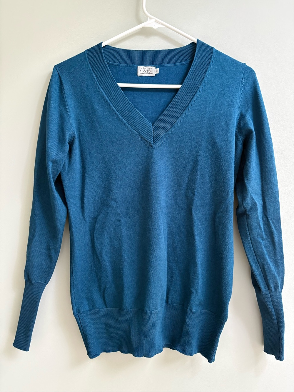 Cielo Women's Teal V-Neck Lightweight Sweater